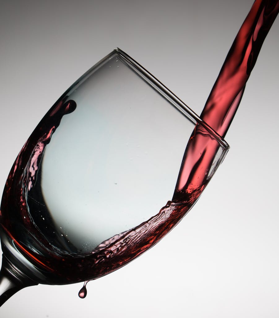 Copa de vi amb vi negre